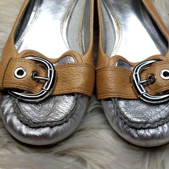 Audrey Brooke Cameo Loafers 6M Silver/Tan comfort - Picture 2 of 6